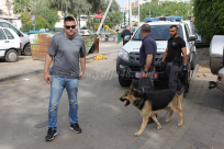  بالفيديو: الشرطة تشن حملة تفتيش واسعة في بيارة دكة وتعتقل احد الشبان 